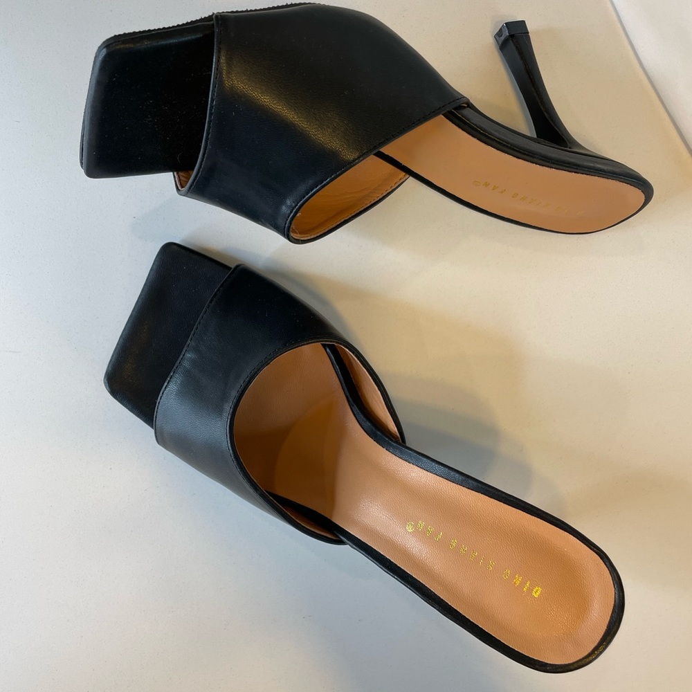Black square toe backless sandal